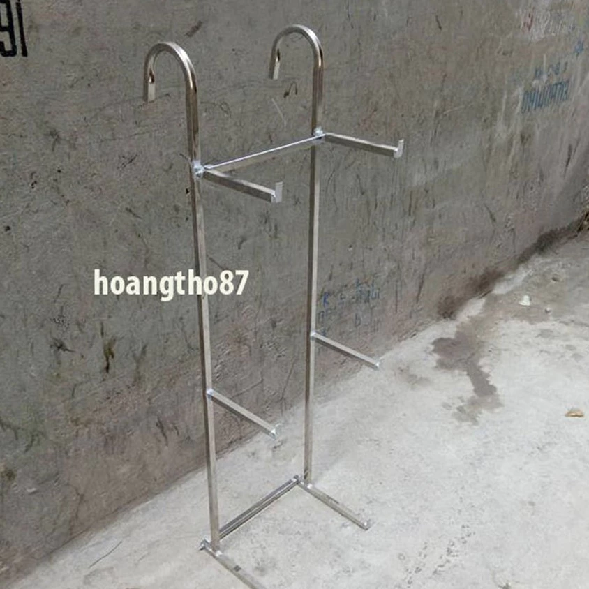 Thiết kế vững chắc, mẫu giá treo chậu trồng cây ban công này chịu tải vượt trội. Thiết kế vững chắc, mẫu giá treo chậu trồng cây ban công này chịu tải vượt trội.