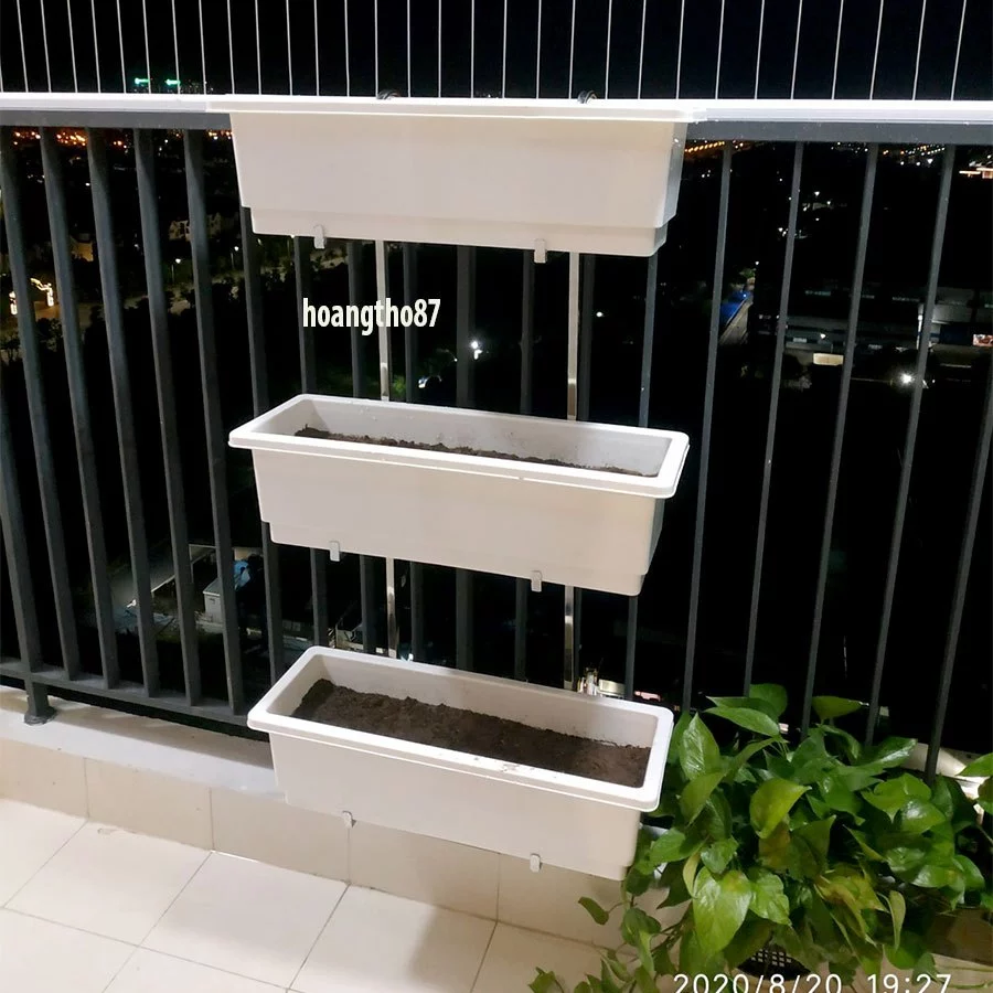 Góc thư giãn xanh mát mỗi ngày nhờ giá treo chậu trồng cây ban công đa năng. Góc thư giãn xanh mát mỗi ngày nhờ giá treo chậu trồng cây ban công đa năng.