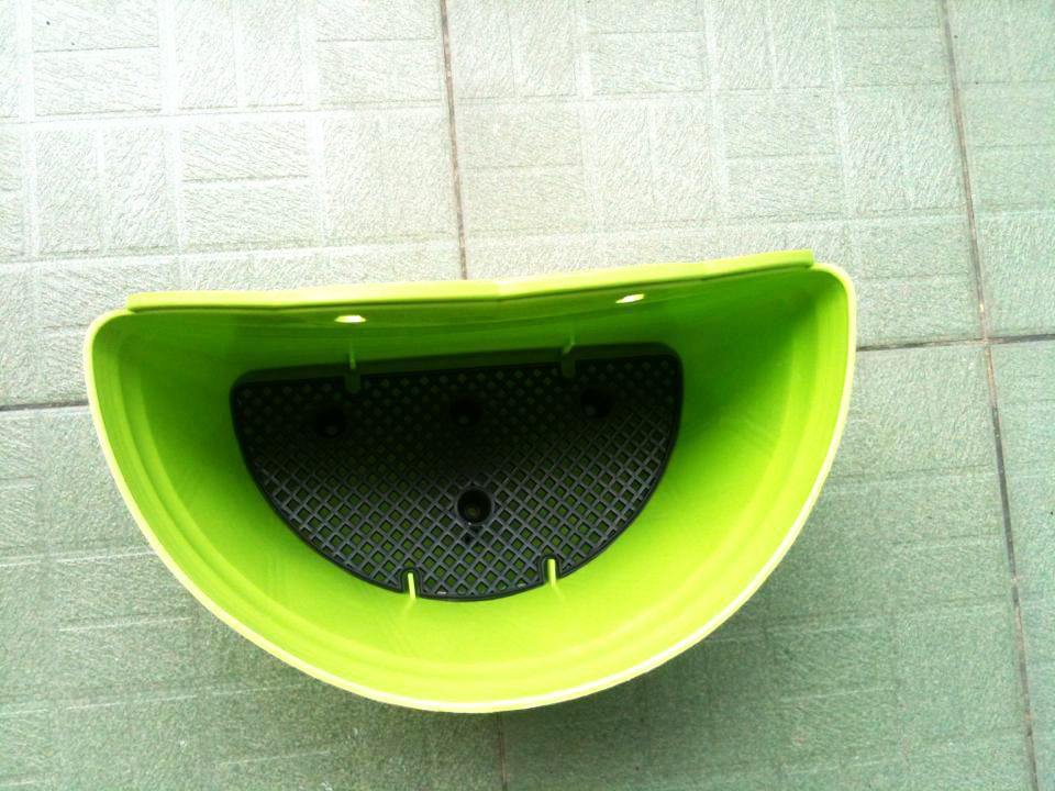 Chậu cảnh được thiết kế với tấm lót thoát nước thông minh giúp cây không bị ứ nước Chậu cảnh được thiết kế với tấm lót thoát nước thông minh giúp cây không bị ứ nước