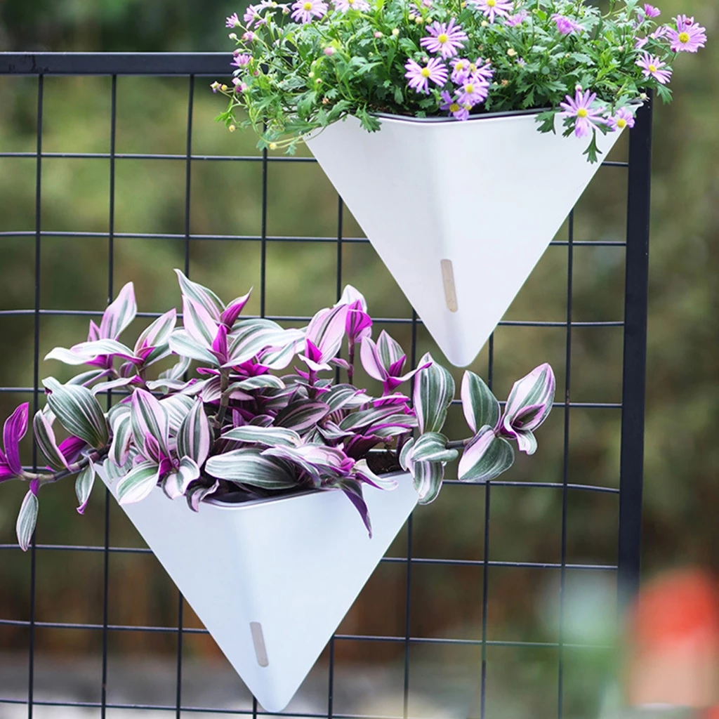 Một chút lãng mạn ngày hè với mẫu chậu cảnh đẹp treo ban công Một chút lãng mạn ngày hè với mẫu chậu cảnh đẹp treo ban công