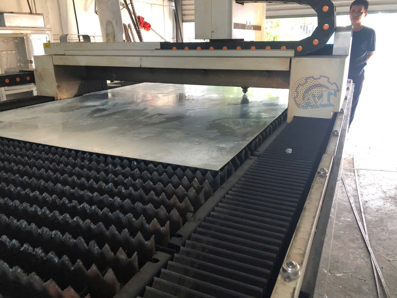 fiber laser cutting factory