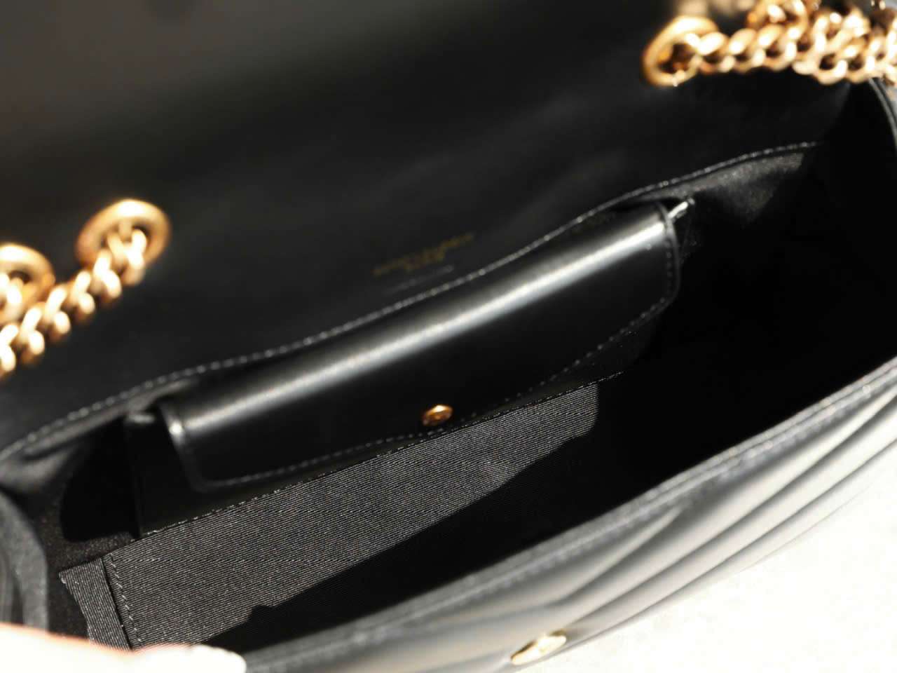 Túi Ysl Lou Lou Da Cừu Màu Đen Ngăn Chứa Bên Trong Túi Túi Ysl Lou Lou Da Cừu Màu Đen Ngăn Chứa Bên Trong Túi