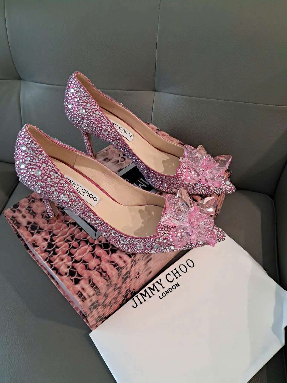 ảnh thưc tế hàng về giày cao gót đính đá màu hồng ảnh thưc tế hàng về giày cao gót đính đá màu hồng