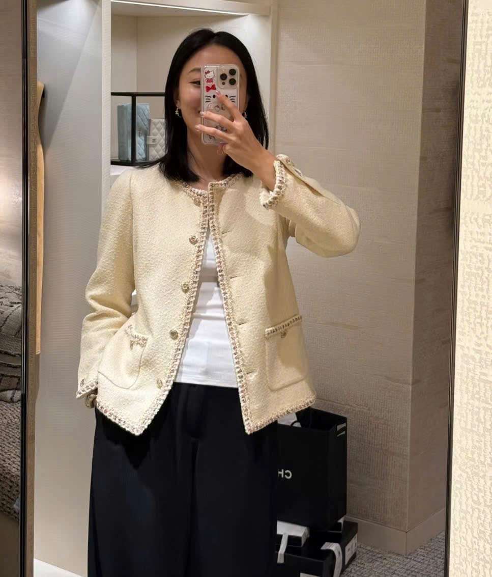 Áo Tweed Chanel Vip 1:1 Màu Vàng Nhạt Dự Tiệc Thanh Lịch Áo Tweed Chanel Vip 1:1 Màu Vàng Nhạt Dự Tiệc Thanh Lịch