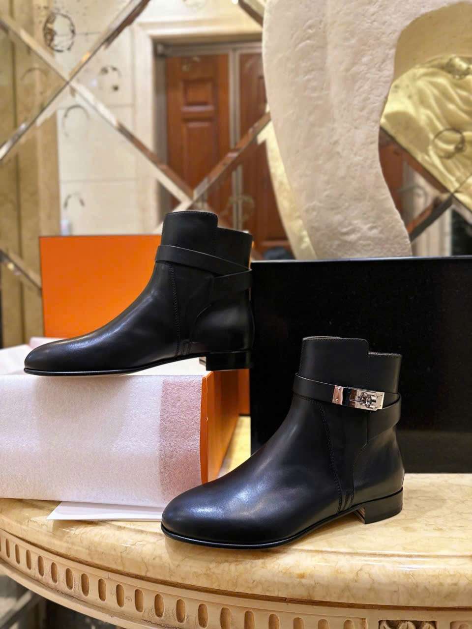 Boot Kelly Hermes Màu Đen Da Thật Vip Cổ Ngắn Cao Cấp Boot Kelly Hermes Màu Đen Da Thật Vip Cổ Ngắn Cao Cấp