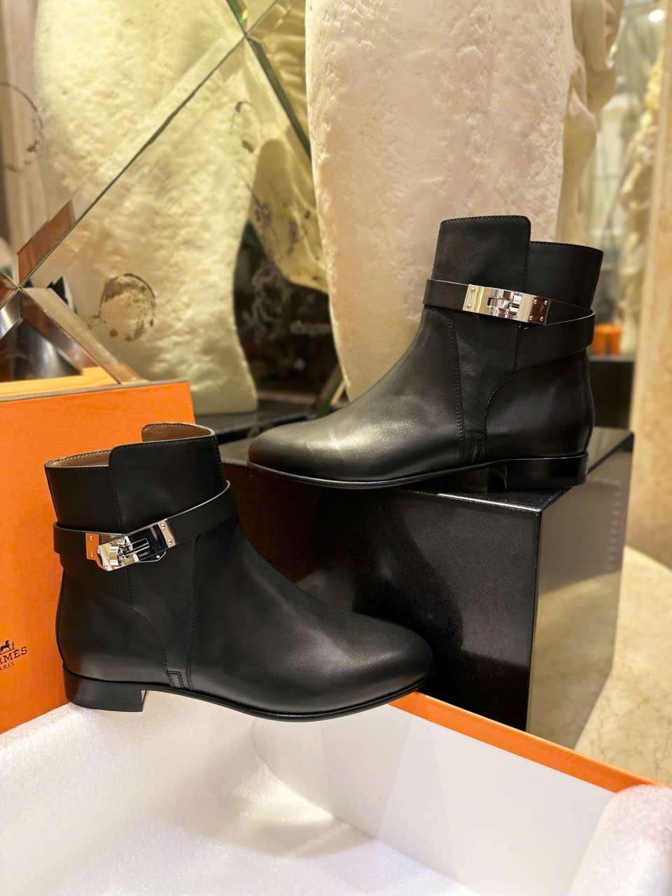 Boot Kelly Hermes Màu Đen Da Thật Vip Cổ Ngắn Cao Cấp Boot Kelly Hermes Màu Đen Da Thật Vip Cổ Ngắn Cao Cấp