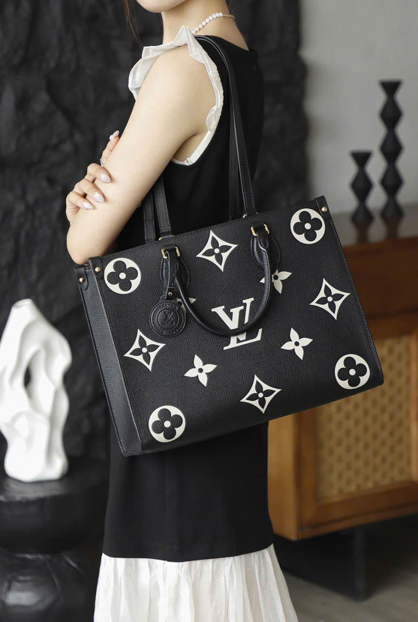 Túi Louis Vuitton Onthego Đen Size 35 Full Da Cao Cấp Túi Louis Vuitton Onthego Đen Size 35 Full Da Cao Cấp