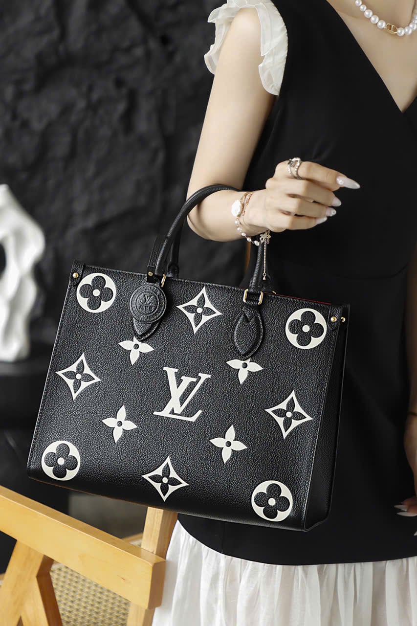 Túi Louis Vuitton Onthego Đen Size 35 Full Da Cao Cấp Túi Louis Vuitton Onthego Đen Size 35 Full Da Cao Cấp