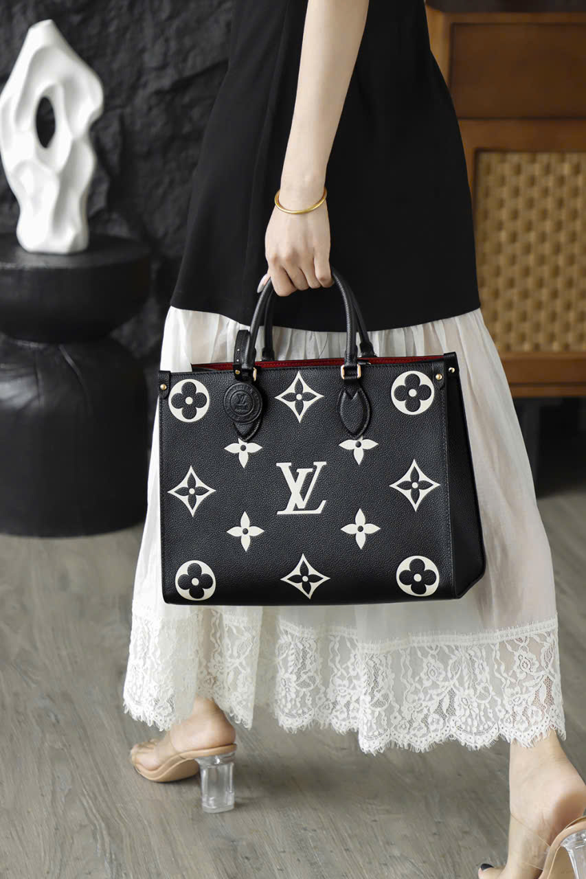 Túi Louis Vuitton Onthego Đen Size 35 Full Da Cao Cấp Túi Louis Vuitton Onthego Đen Size 35 Full Da Cao Cấp