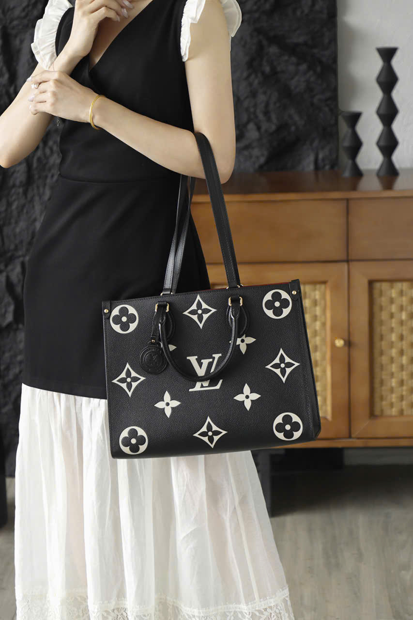 Túi Louis Vuitton Onthego Đen Size 35 Full Da Cao Cấp Túi Louis Vuitton Onthego Đen Size 35 Full Da Cao Cấp