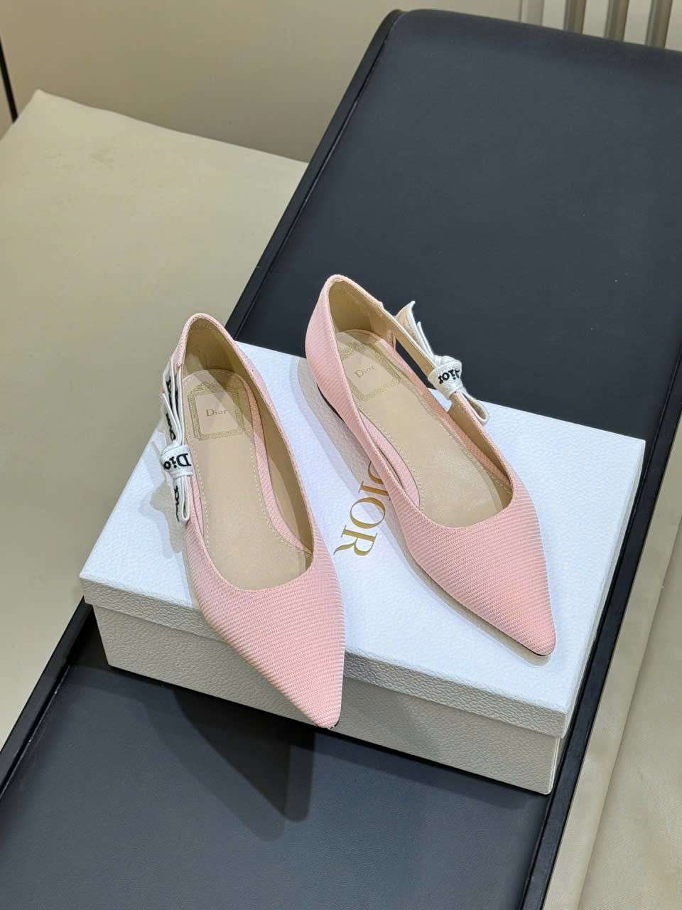 Giày Jadior Hồng Anh Đào Đế Bệt Vip Luxury Giày Jadior Hồng Anh Đào Đế Bệt Vip Luxury