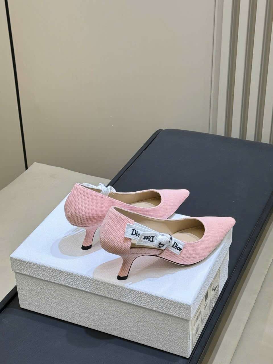Giày Jadior Hồng Anh Đào Gót 6.5cm Cao Cấp Công Sở Giày Jadior Hồng Anh Đào Gót 6.5cm Cao Cấp Công Sở