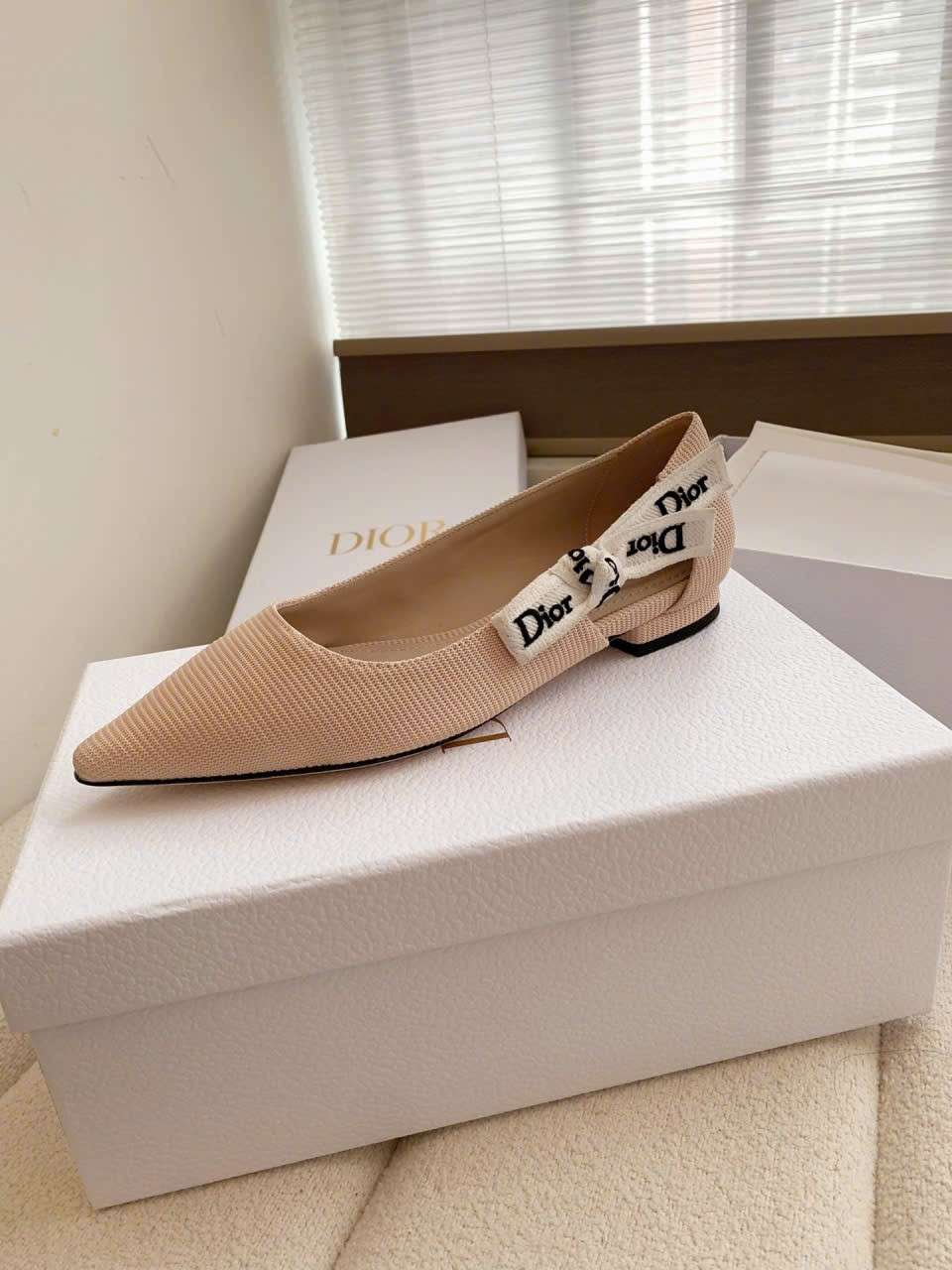 Giày Jadior Kem Gót 1.5cm Da Cừu Luxury Giày Jadior Kem Gót 1.5cm Da Cừu Luxury