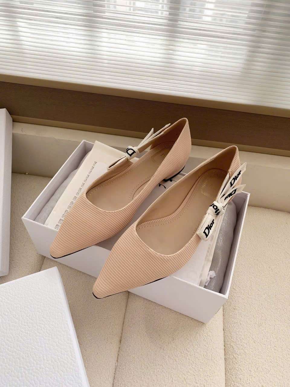 Giày Jadior Kem Gót 1.5cm Da Cừu Luxury Giày Jadior Kem Gót 1.5cm Da Cừu Luxury