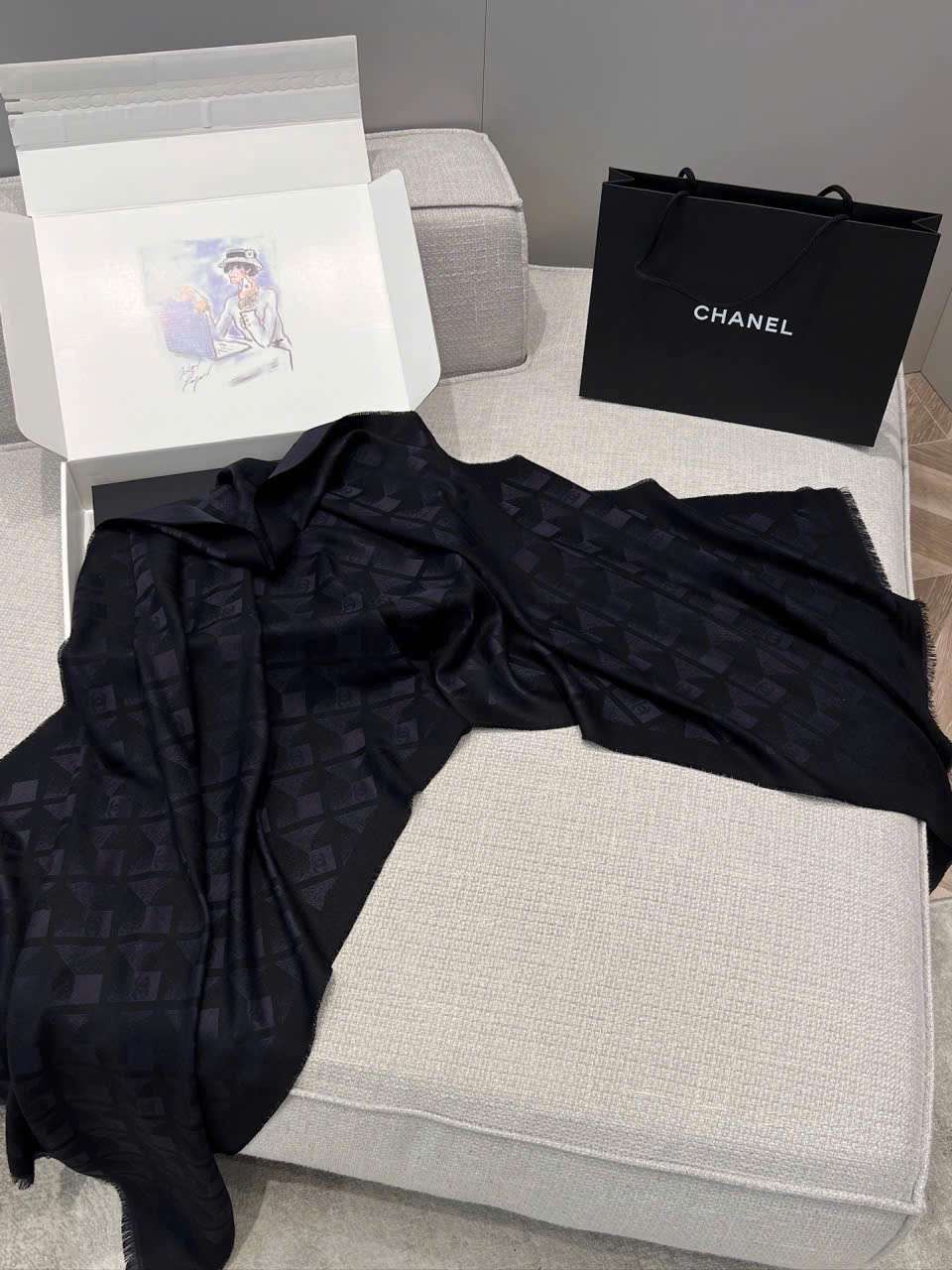 Khăn Chanel màu đen cashmere lụa cao cấp Khăn Chanel màu đen cashmere lụa cao cấp