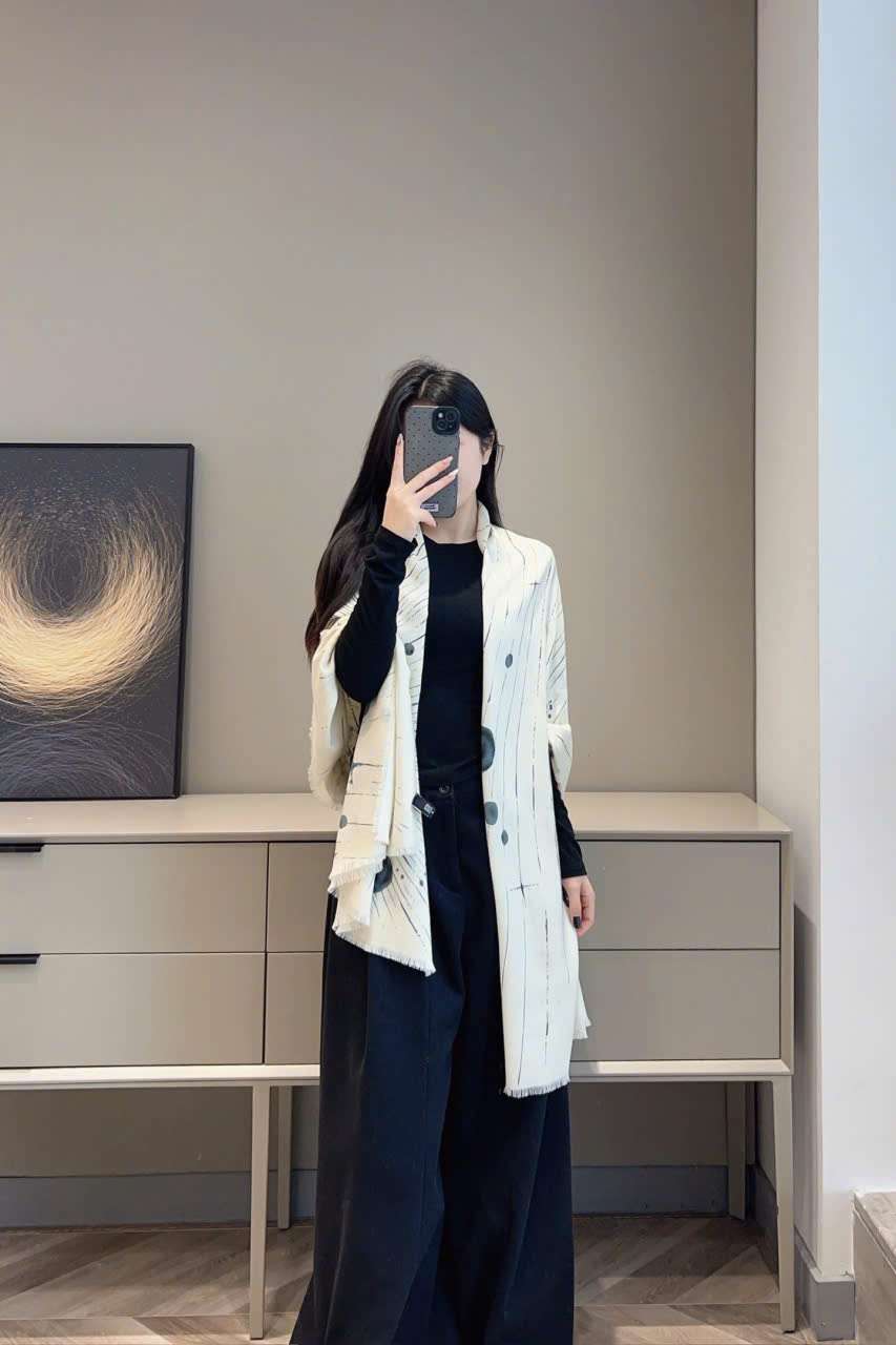 Khăn choàng Chanel cashmere luxury họa tiết thiên văn cao cấp Khăn choàng Chanel cashmere luxury họa tiết thiên văn cao cấp