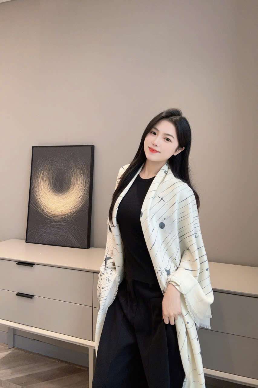 Khăn choàng Chanel cashmere luxury họa tiết thiên văn cao cấp Khăn choàng Chanel cashmere luxury họa tiết thiên văn cao cấp