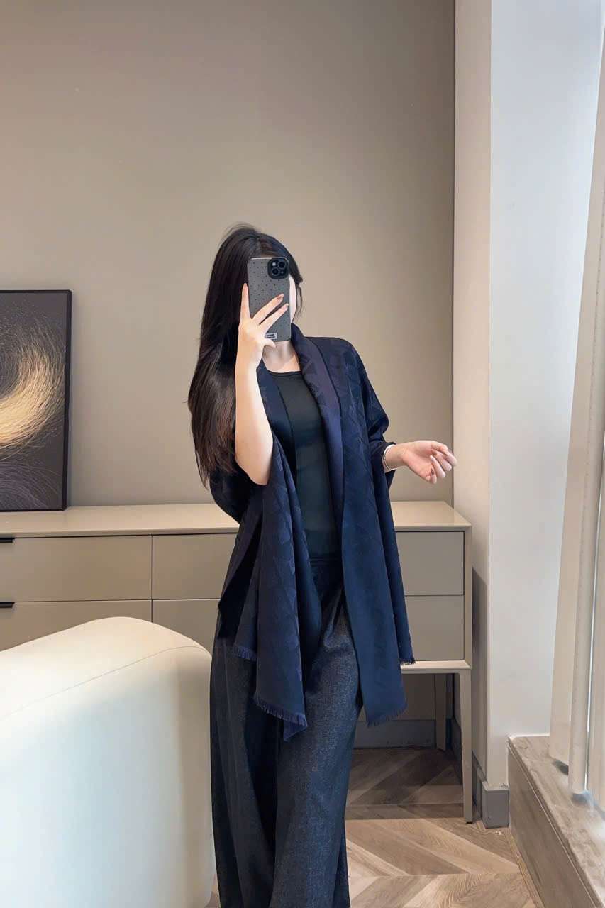 Khăn choàng Chanel lụa cashmere cao cấp sang trọng Khăn choàng Chanel lụa cashmere cao cấp sang trọng