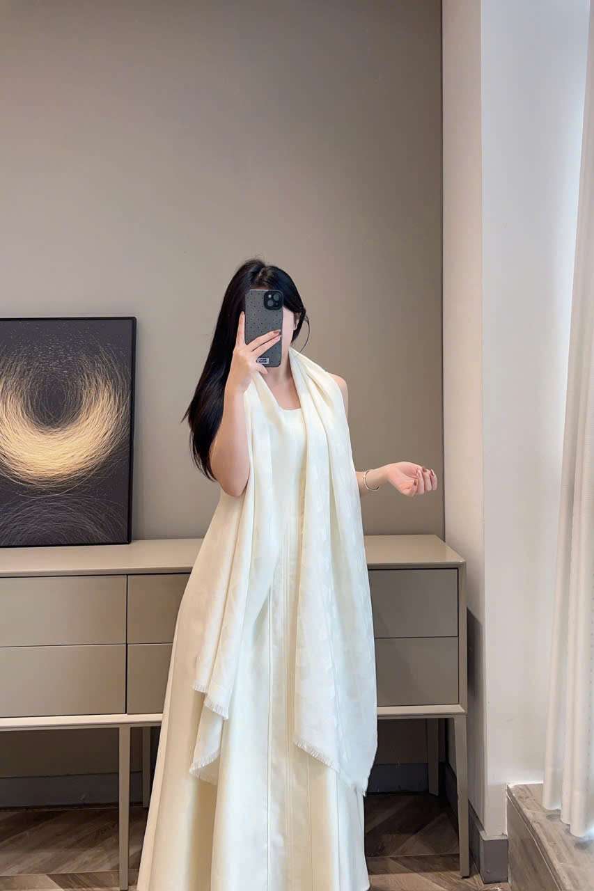 Khăn choàng Chanel lụa cashmere cao cấp sang trọng Khăn choàng Chanel lụa cashmere cao cấp sang trọng