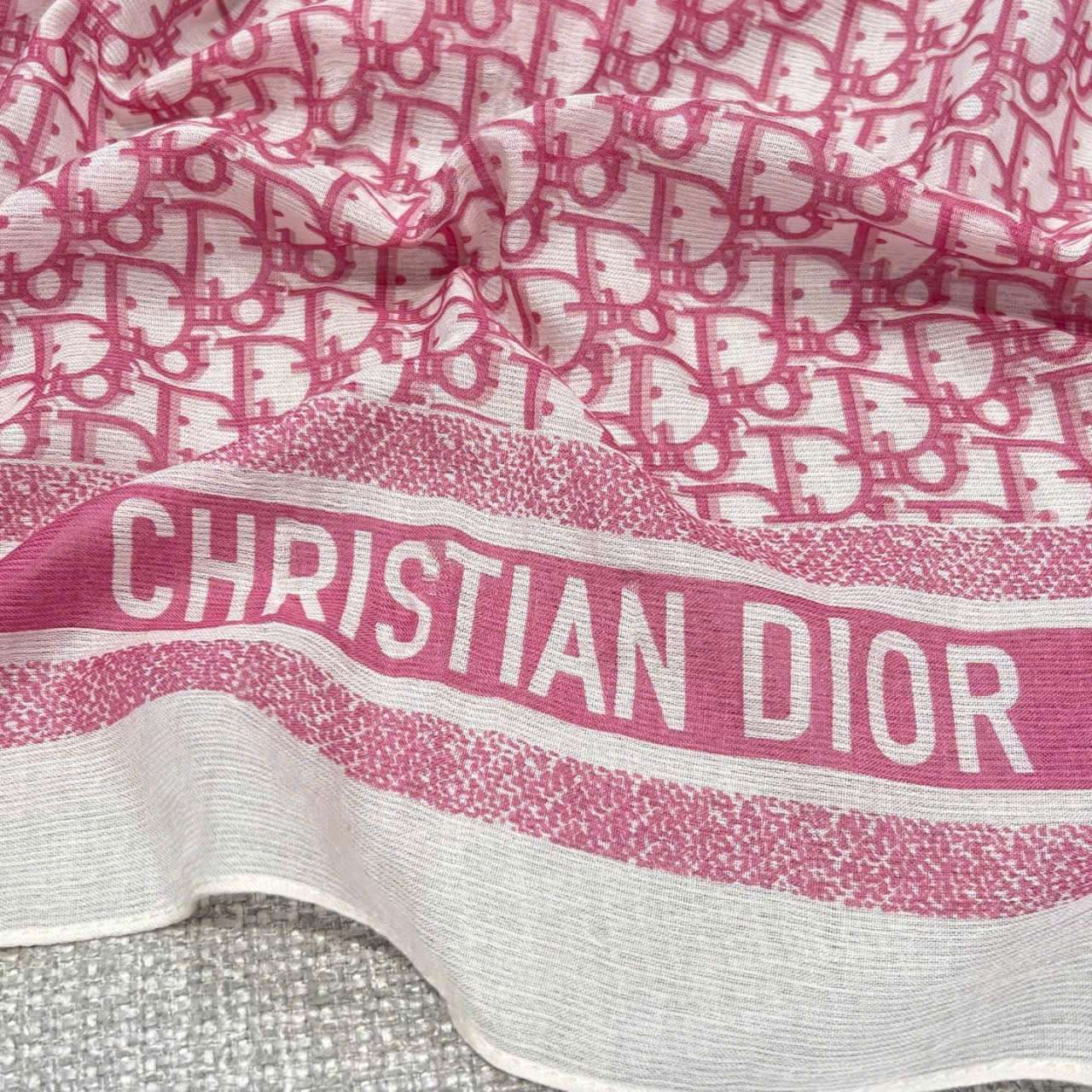 Khăn Dior Logo Oblique Hồng Cao Cấp Phong Cách Thanh Lịch Khăn Dior Logo Oblique Hồng Cao Cấp Phong Cách Thanh Lịch