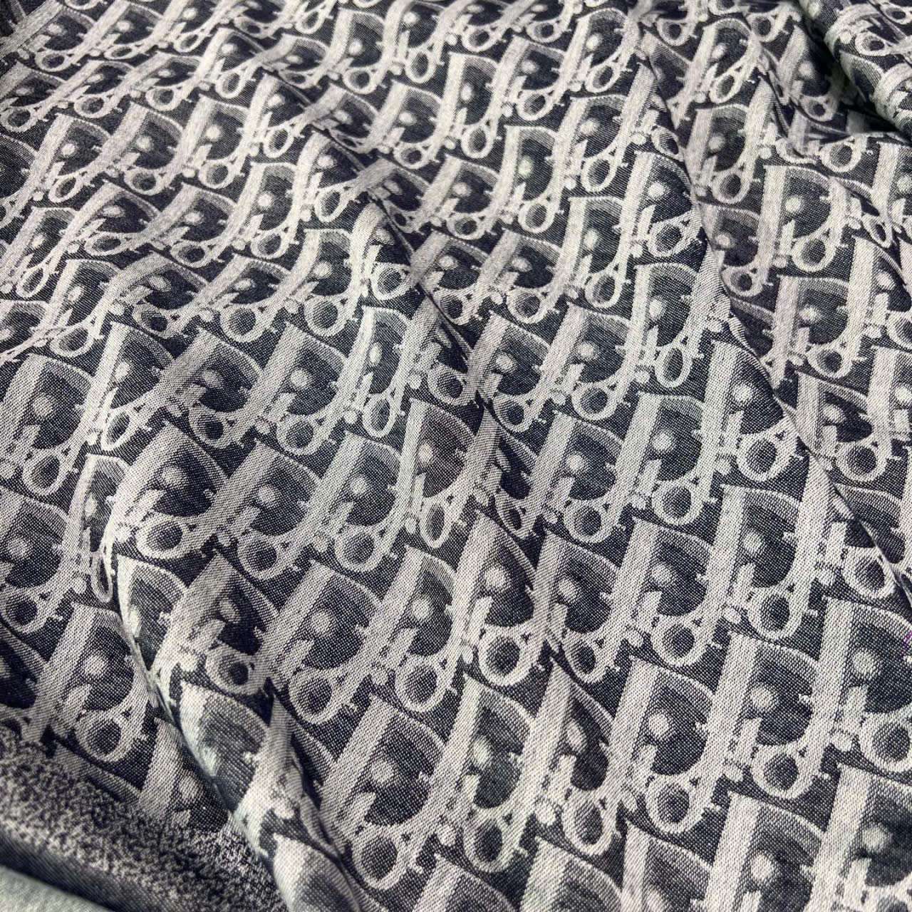 Khăn choàng Dior Oblique jacquard màu xanh navy thanh lịch Khăn choàng Dior Oblique jacquard màu xanh navy thanh lịch