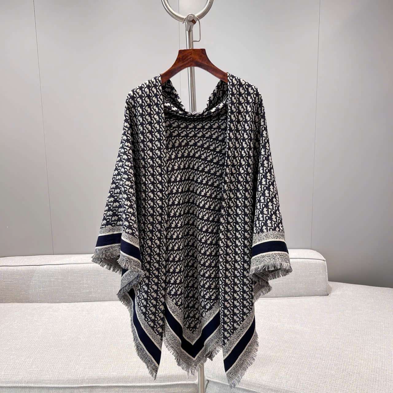 khăn Dior phụ kiện thời trang luxury sang trọng khăn Dior phụ kiện thời trang luxury sang trọng