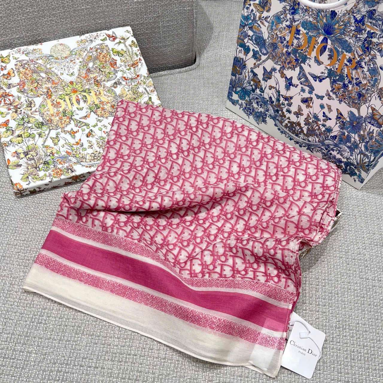 Khăn Quàng Dior Hồng Luxury Kích Thước 120X160Cm Khăn Quàng Dior Hồng Luxury Kích Thước 120X160Cm