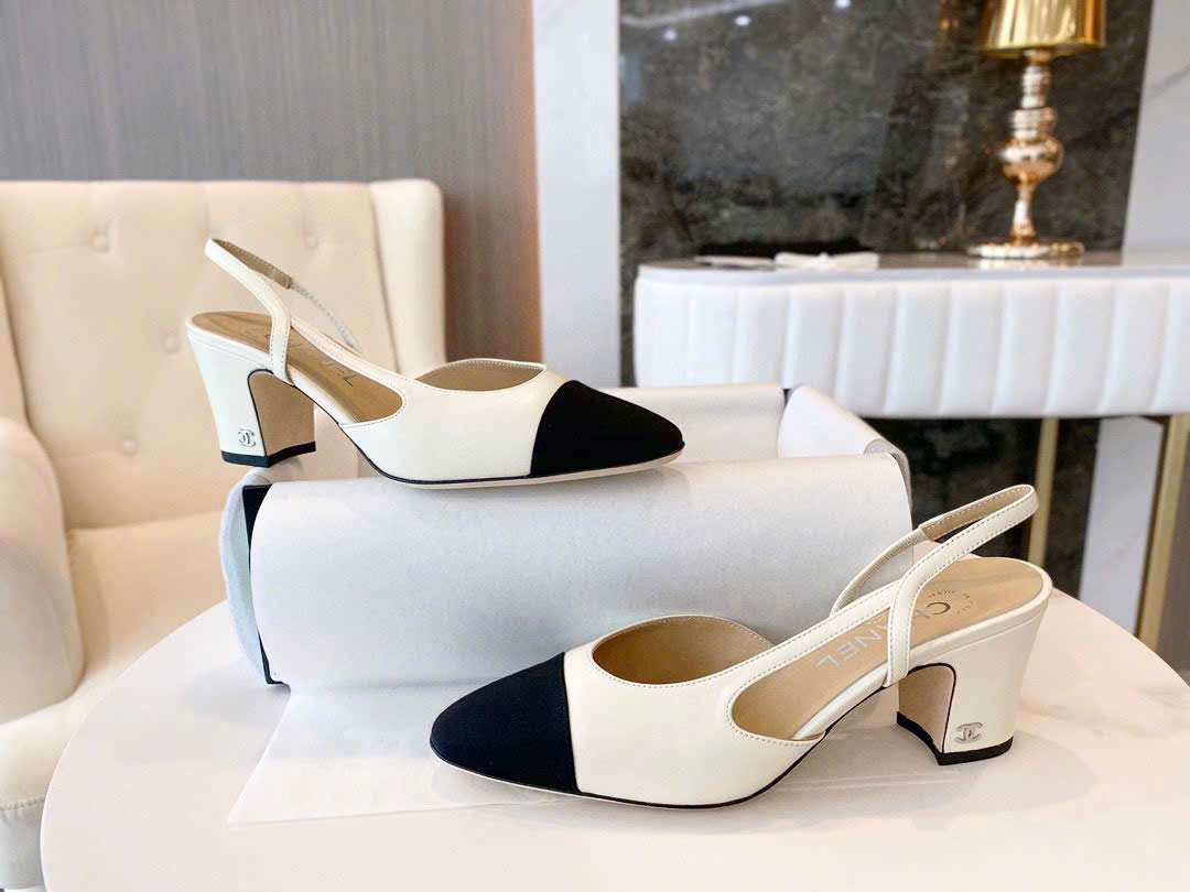 Lựa chọn váy công sở phù hợp khi mang Giày Slingback Chanel Lựa chọn váy công sở phù hợp khi mang Giày Slingback Chanel