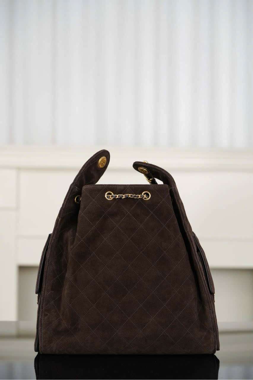 Mặt sau túi xách Chanel Hobo 25k màu nâu - TCN0001 Mặt sau túi xách Chanel Hobo 25k màu nâu - TCN0001