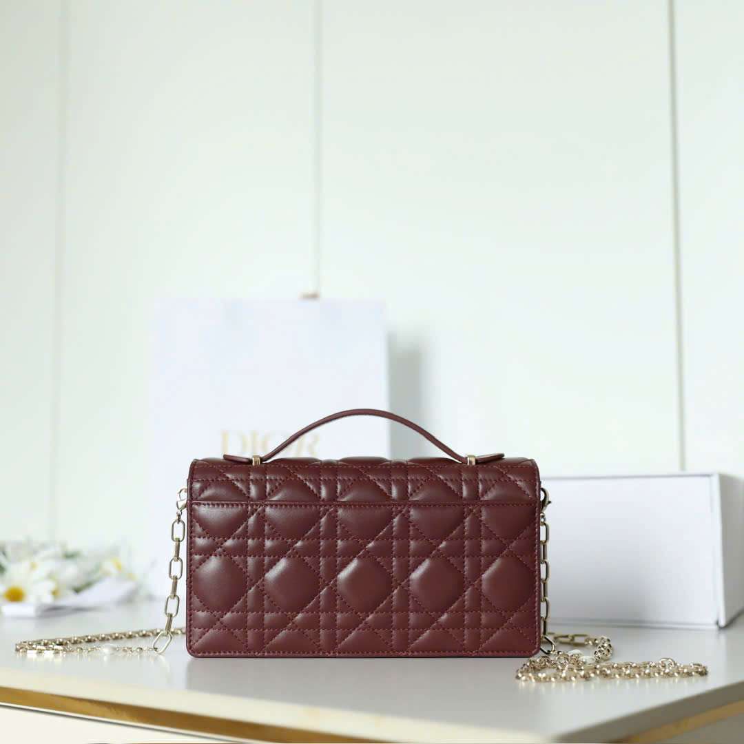 Phía Sau Túi Xách My Dior Woc 21cm Da Cừu Mềm Phía Sau Túi Xách My Dior Woc 21cm Da Cừu Mềm