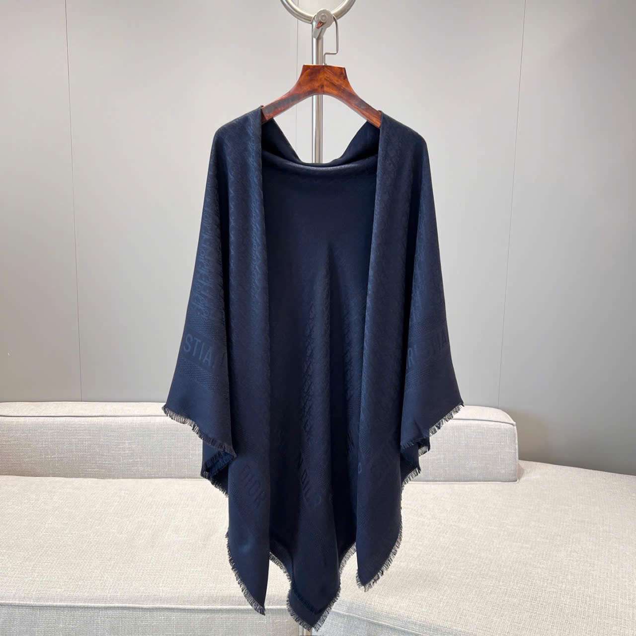 phụ kiện hàng hiệu Dior - khăn silk quàng cổ luxury phụ kiện hàng hiệu Dior - khăn silk quàng cổ luxury