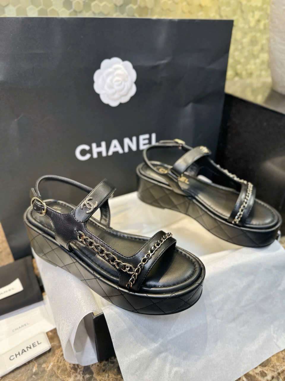 Sandal Chanel Đế Xuồng 25P Da Thật Sang Trọng Sandal Chanel Đế Xuồng 25P Da Thật Sang Trọng