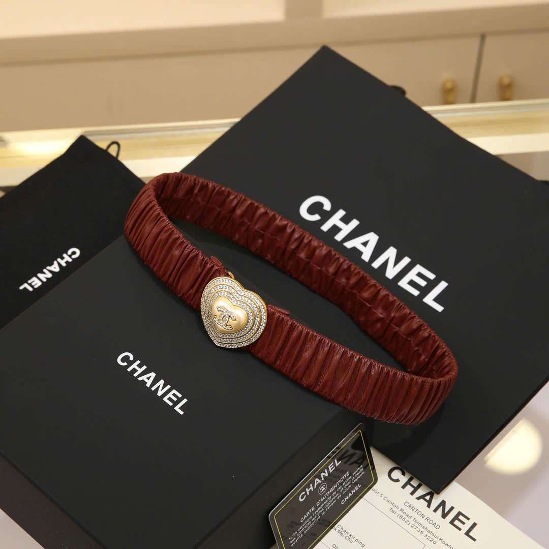 Thắt Lưng Chanel Màu Đỏ Đô Khóa Tim Đính Đá Luxury Thắt Lưng Chanel Màu Đỏ Đô Khóa Tim Đính Đá Luxury