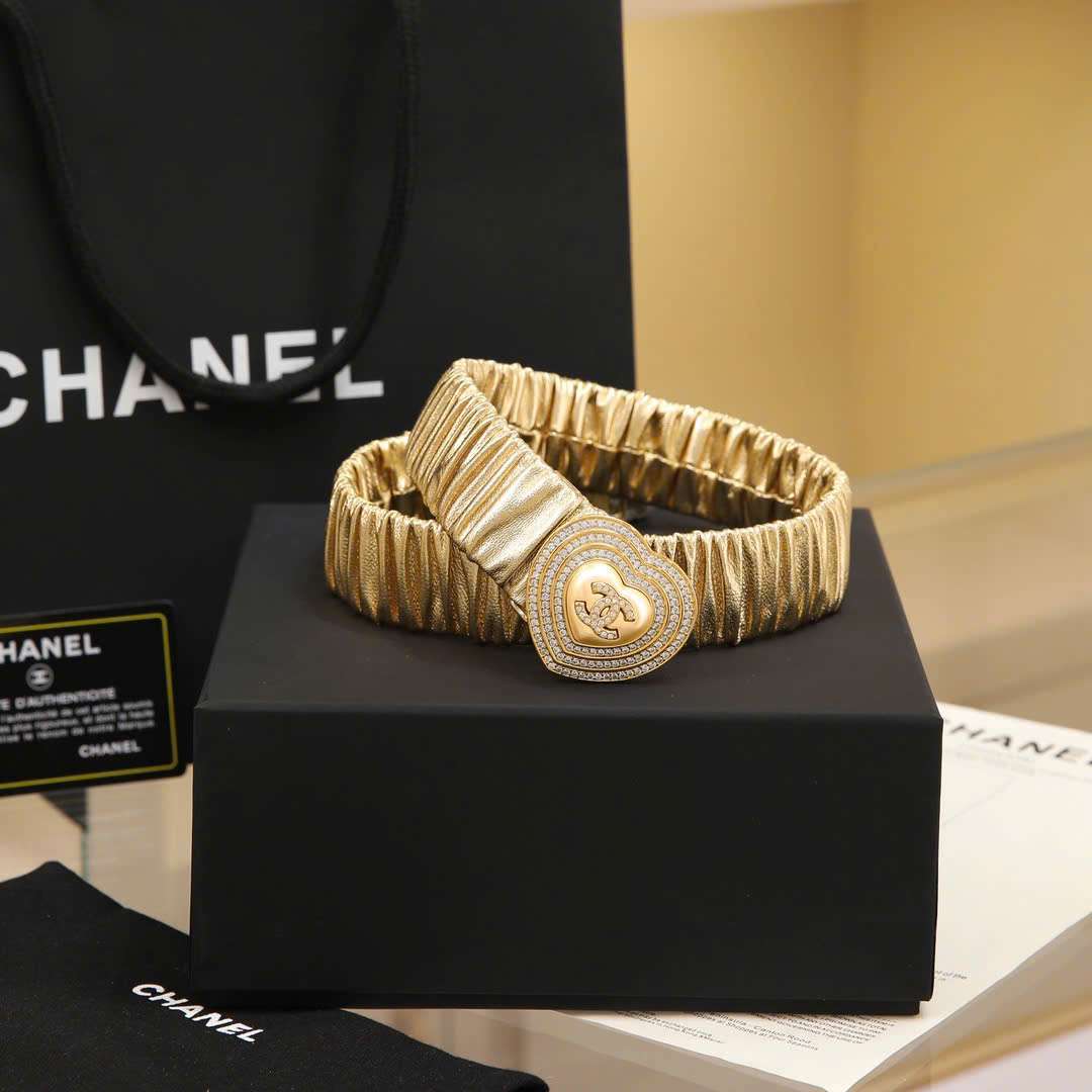 Thắt Lưng Chanel Màu vàng đồng Khóa Tim Đính Đá Luxury Thắt Lưng Chanel Màu vàng đồng Khóa Tim Đính Đá Luxury