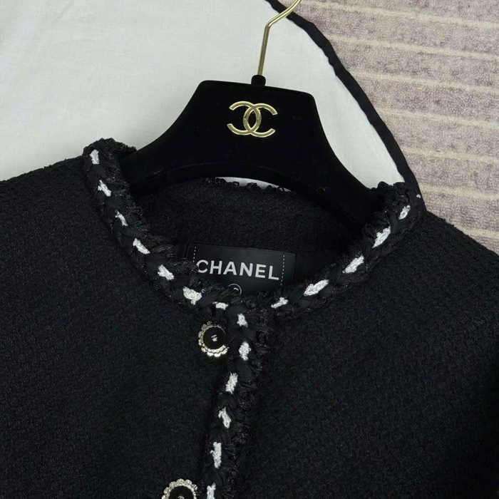 Áo Khoác Tweed Chanel Màu Đen Sang Trọng Dành Cho Phái Đẹp
