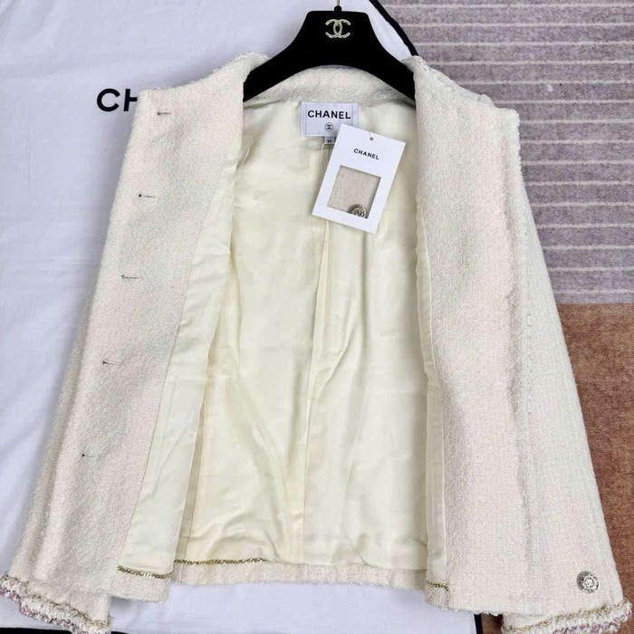 Mặc Đi Tiệc Nhẹ Nhàng Hơn Với Áo Tweed Chanel Vip 1:1 Tại TPHCM