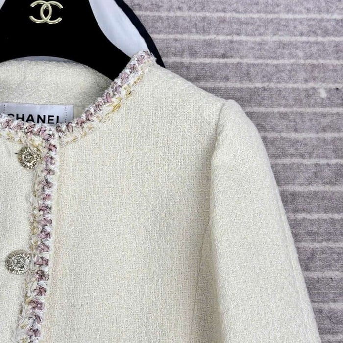 Mặc Đi Tiệc Nhẹ Nhàng Hơn Với Áo Tweed Chanel Vip 1:1 Tại TPHCM
