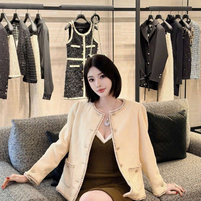 Mặc Đi Tiệc Nhẹ Nhàng Hơn Với Áo Tweed Chanel Vip 1:1 Tại TPHCM