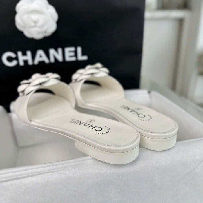 Dép Chanel Đế Bệt Đính Hoa Trà Màu Đen Trắng Dễ Phối Đồ Hàng Ngày