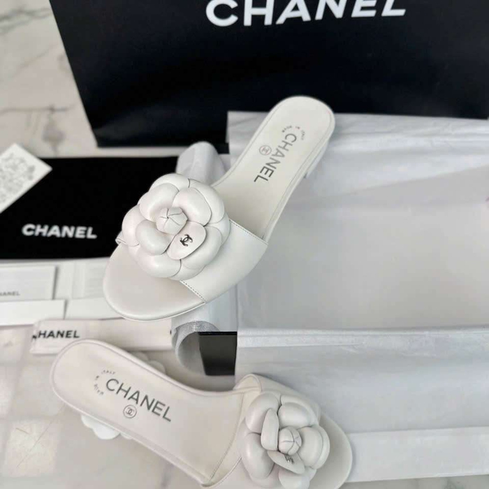 Dép Chanel Đế Bệt Đính Hoa Trà Màu Đen Trắng Dễ Phối Đồ Hàng Ngày