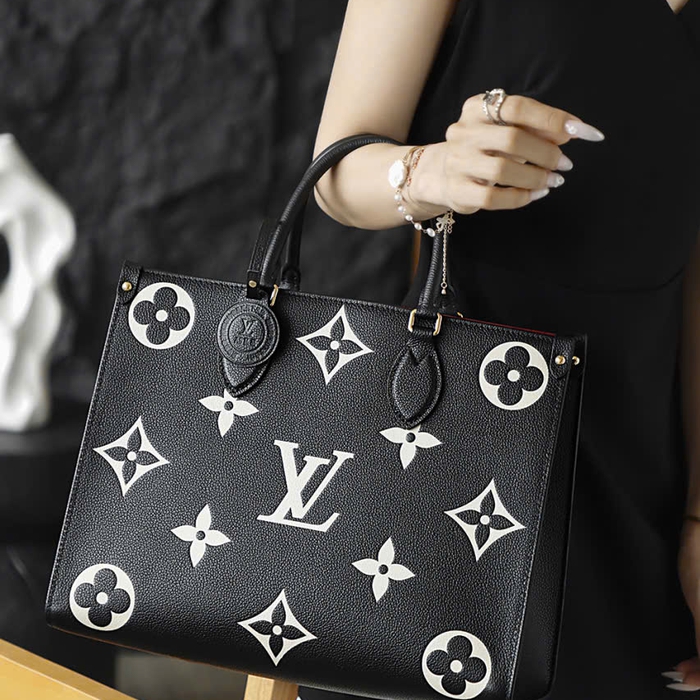 Túi Louis Vuitton Onthego Màu Đen Size 35 Dùng Cho Chuyến Đi Dài
