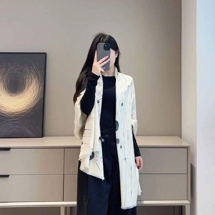 Khăn Choàng Chanel Cashmere Luxury Phong Cách Thời Thượng Cho Phái Đẹp