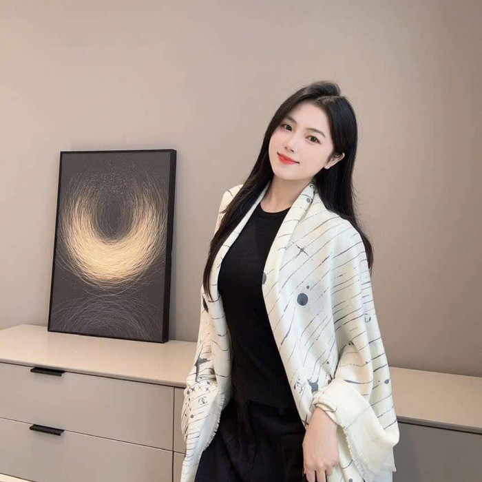Khăn Choàng Chanel Cashmere Luxury Phong Cách Thời Thượng Cho Phái Đẹp