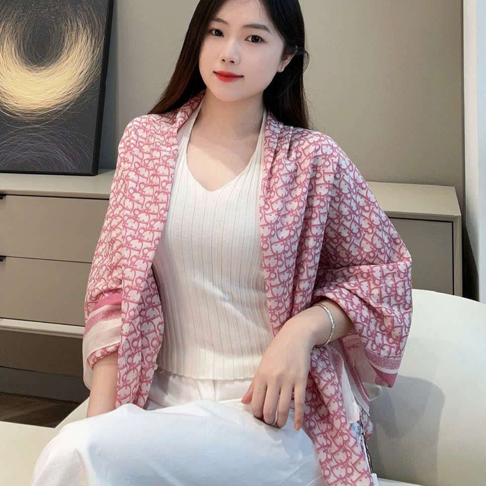 Mẫu Khăn Quàng Dior Vip Tại Hải Phòng Giúp Cho Chị Em Thêm Sang Chảnh