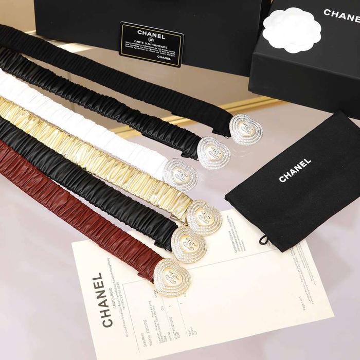 Thắt Lưng Chanel Da Bê Khóa Tim Đính Đá like auth Ở TPHCM