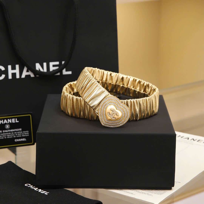 Thắt Lưng Chanel Da Bê Khóa Tim Đính Đá like auth Ở TPHCM