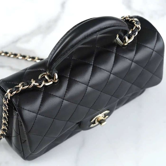 Chọn Túi Chanel Classic Flap Mini Da Cừu Màu Đen Đi Tiệc