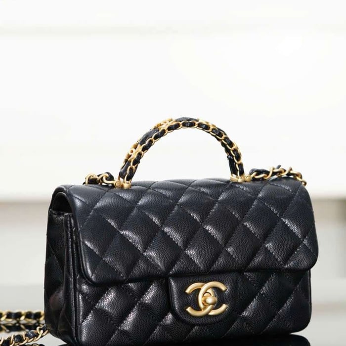Túi Xách Chanel 25B Classic Flap Mini Màu Đen Không Bị Lỗi Thời Khi Sử Dụng