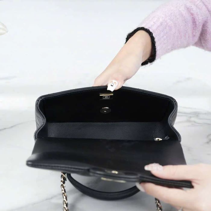 Chọn Túi Chanel Classic Flap Mini Da Cừu Màu Đen Đi Tiệc