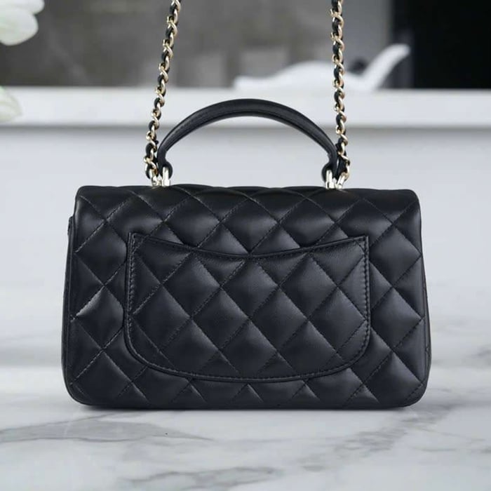 Chọn Túi Chanel Classic Flap Mini Da Cừu Màu Đen Đi Tiệc